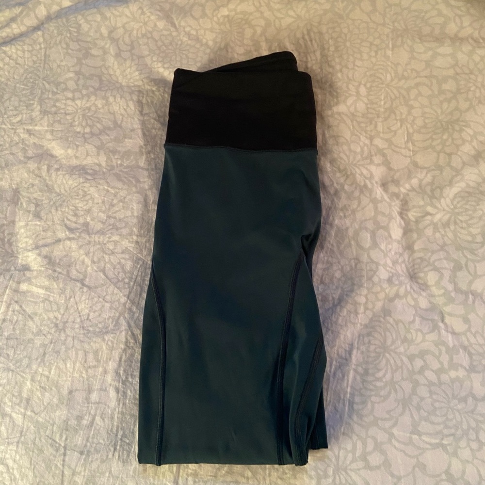 Lululemon leggings size 6